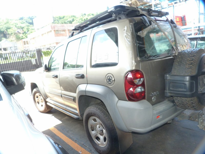 Jeep Cherokee 2.8 CRD Sport 4 X 4 Manual Gold - 2005 STRIPPING FOR SPARES - Private Seller Jeep Cherokee 2.8 CRD Sport 4 X 4 Manual Gold - 2005 STRIPPING FOR SPARES - Private Seller