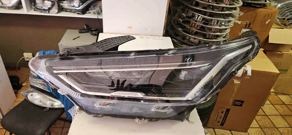 Nissan Magnite LED headlight very clean - Private Seller Nissan Magnite LED headlight very clean - Private Seller