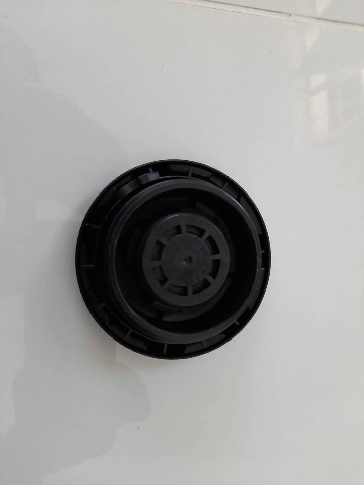 VW POLO VIVO BRAND NEW WATER BOTTLE CAPS FORSALE