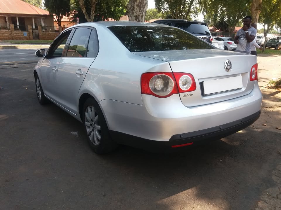 2010 VOLKSWAGEN JETTE 5 1.6 COMFORTLINE
