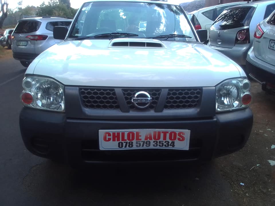 2021 Nissan np300 2.5 TDI Disiel Manual,white Single cab 4x2 Sparekey 89,000km