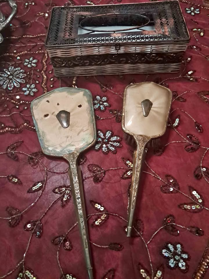 Antike handspiel en borsel te koop Antike handspiel en borsel te koop