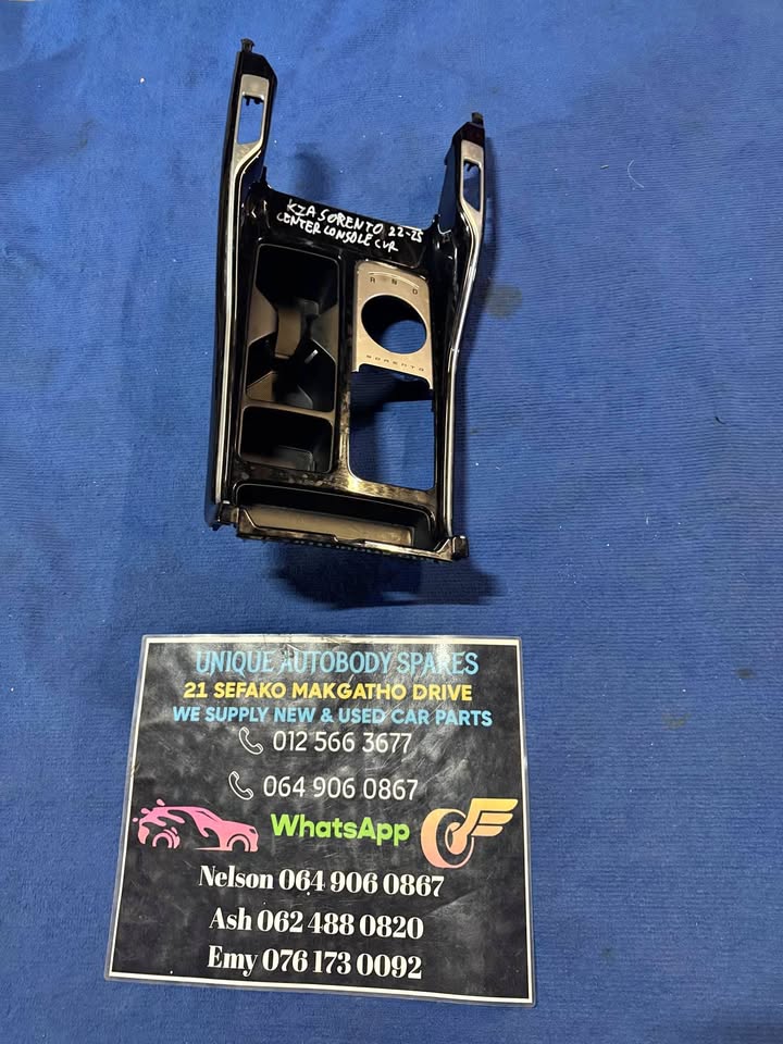 Kia Sorento Center Console Cover - Private Seller Kia Sorento Center Console Cover - Private Seller