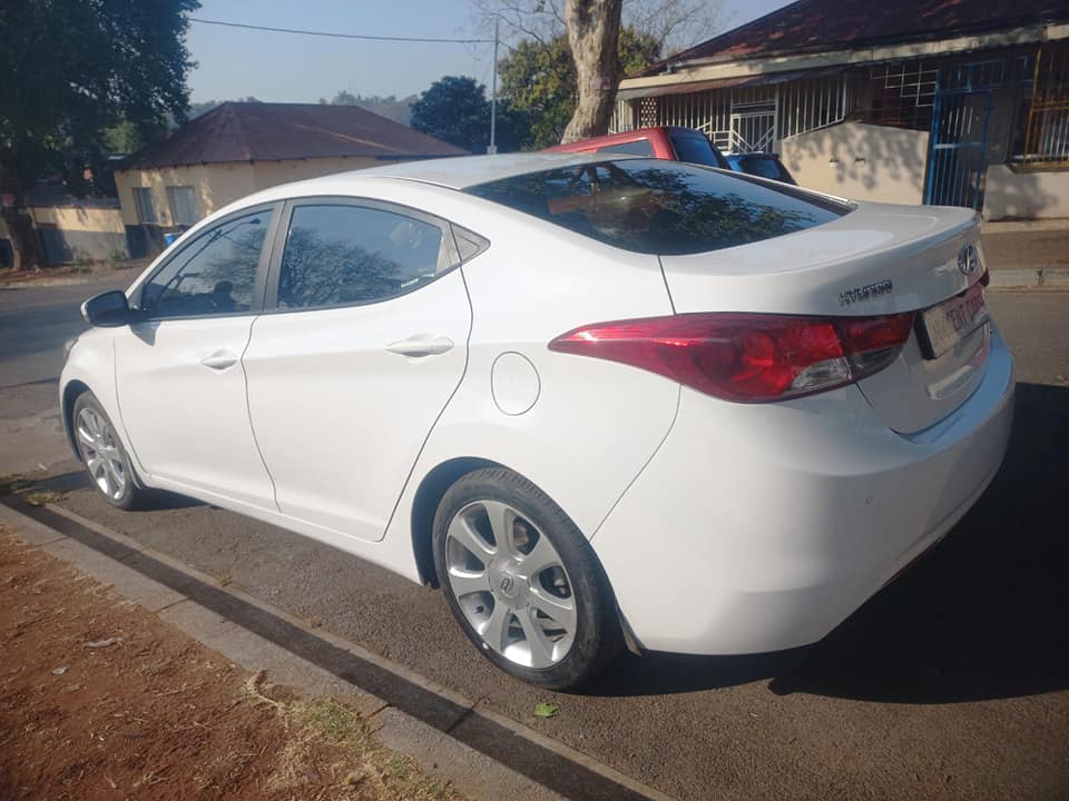 2014 HYUNDAI ELANTRA 1.6 GLS PETROL, AUTOMATIC, WHITE COLOR