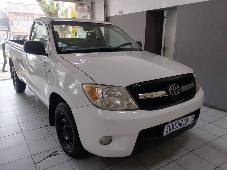 2007 TOYOTA HILUX 2.0VVTI SINGLE CAB MANUAL