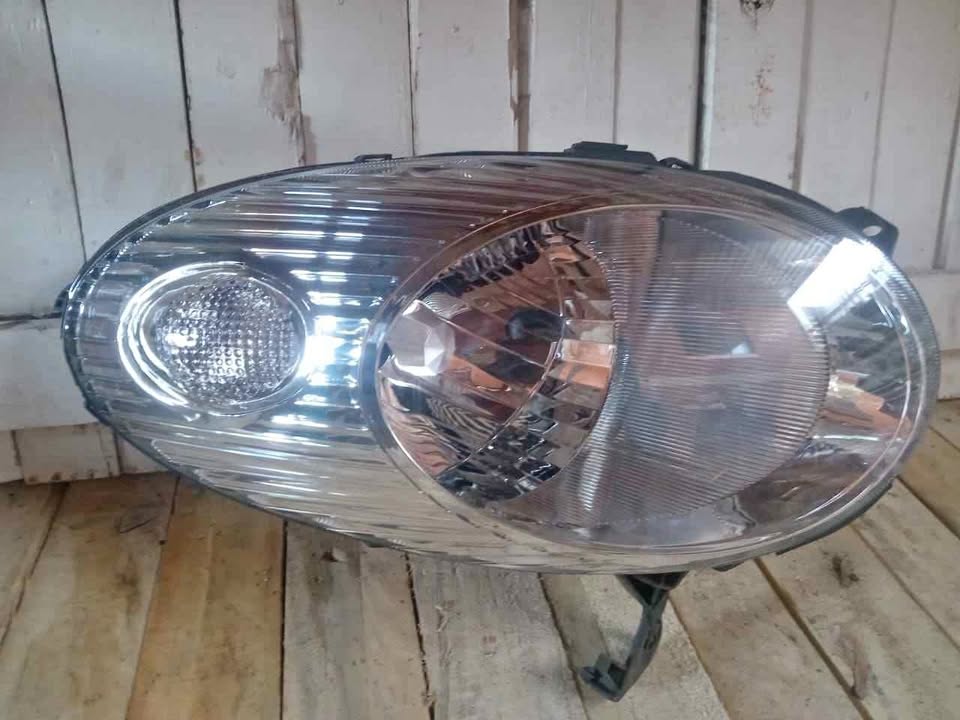 Nissan micra 2003-2007 rhs headlight - Private Seller Nissan micra 2003-2007 rhs headlight - Private Seller