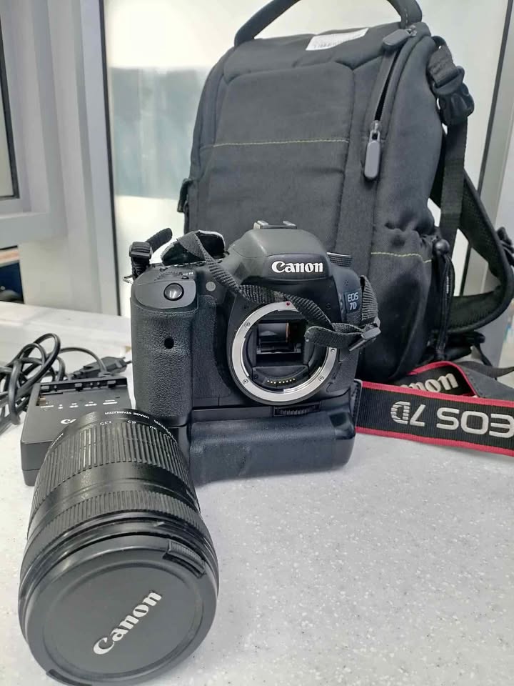 CANON EOS 7D DIGITAL CAMERA