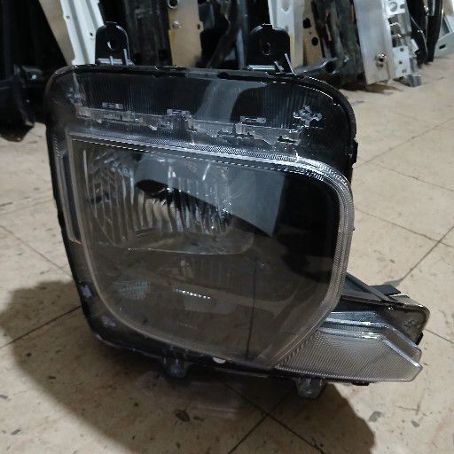 Toyota staria headlight - Private Seller Toyota staria headlight - Private Seller