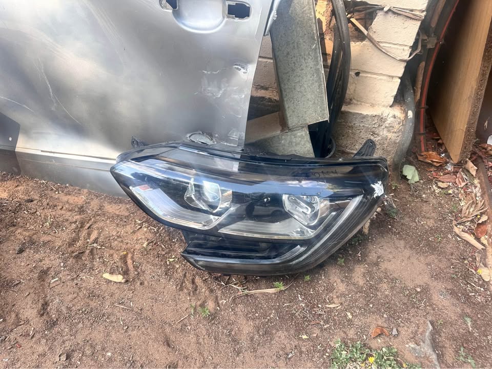 Renault Megane 5 left side xenon headlight - Private Seller Renault Megane 5 left side xenon headlight - Private Seller