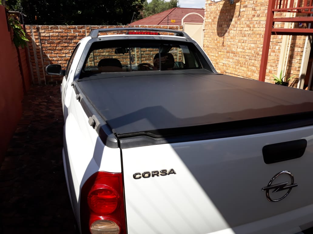 Lockable Tonneau cover for Chev and Opel Utility bakkies