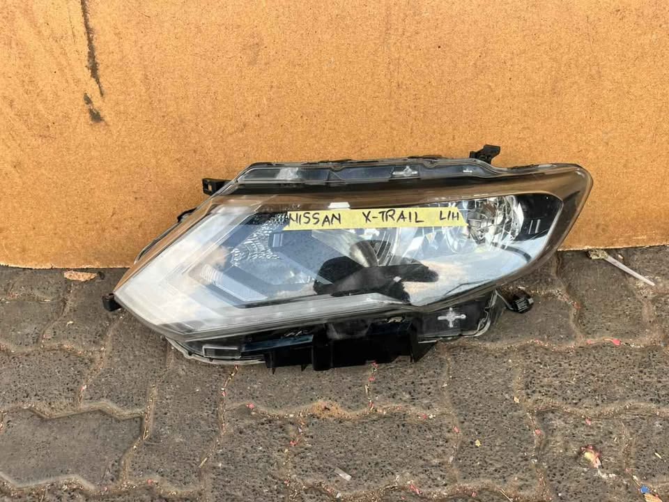 Nissan X-Traill headlights - Private Seller Nissan X-Traill headlights - Private Seller