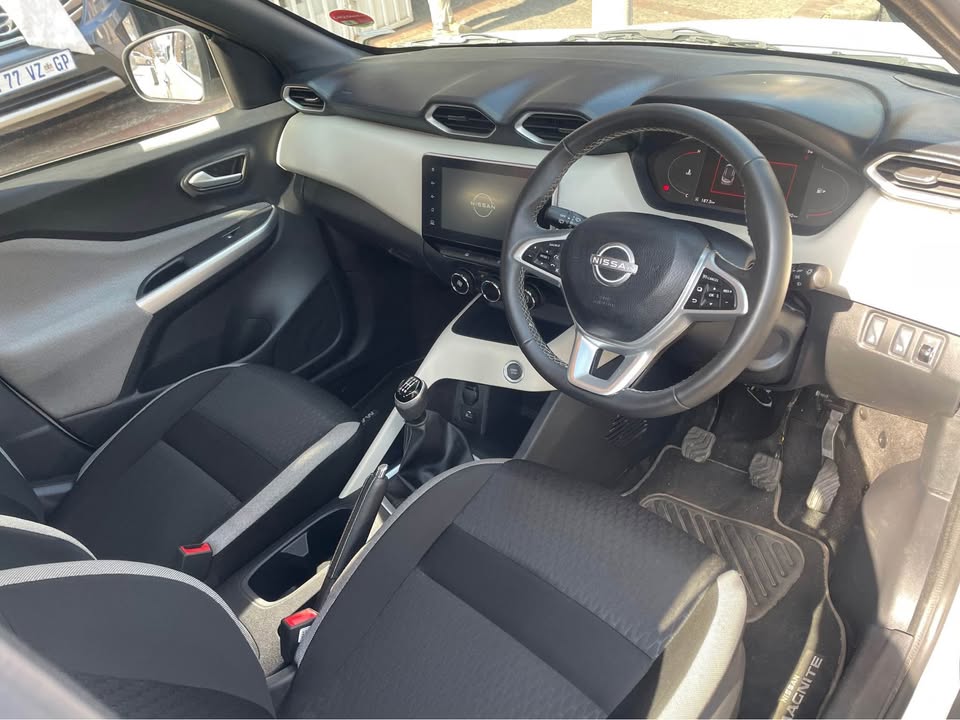 2024 Nissan Magnite 1.0T Manual 5000km