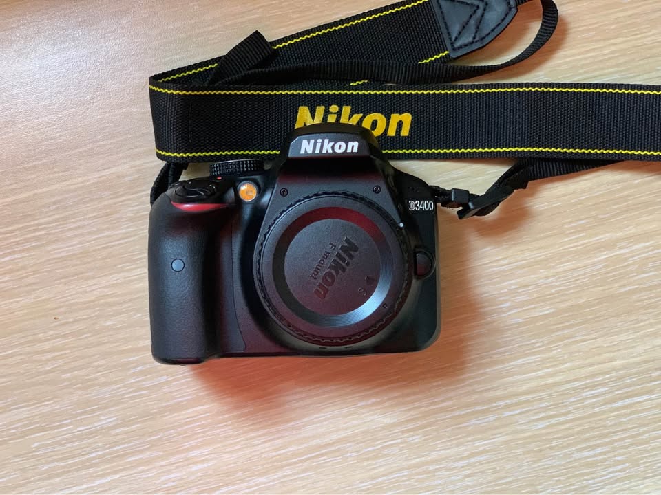 Nikon D3400 + 18-55mm Lens + Hama Tripod Bundle - Excellent Condition!