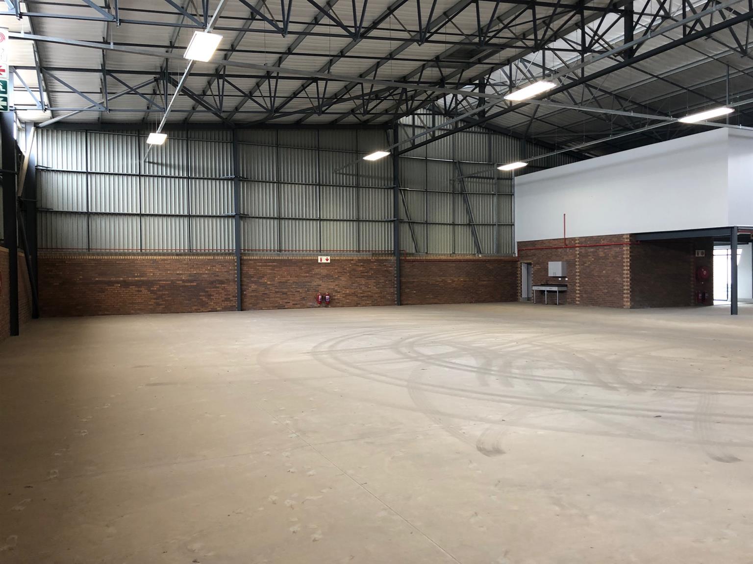 SAMRAND CIRCLE: BRAND NEW DISTRIBUTION CENTRE / FACTORY / WAREHOUSE TO LET IN STERLING ROAD, SAMRAND!!