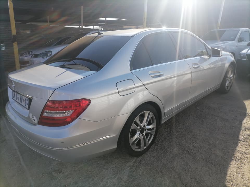 2013 Mercedes Benz C200 leather seat and Automatic
