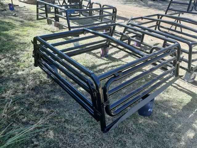 Cattle rails Toyota Hilux 2018 GD RB RAIDER P/U E/CAB - Private Seller Cattle rails Toyota Hilux 2018 GD RB RAIDER P/U E/CAB - Private Seller