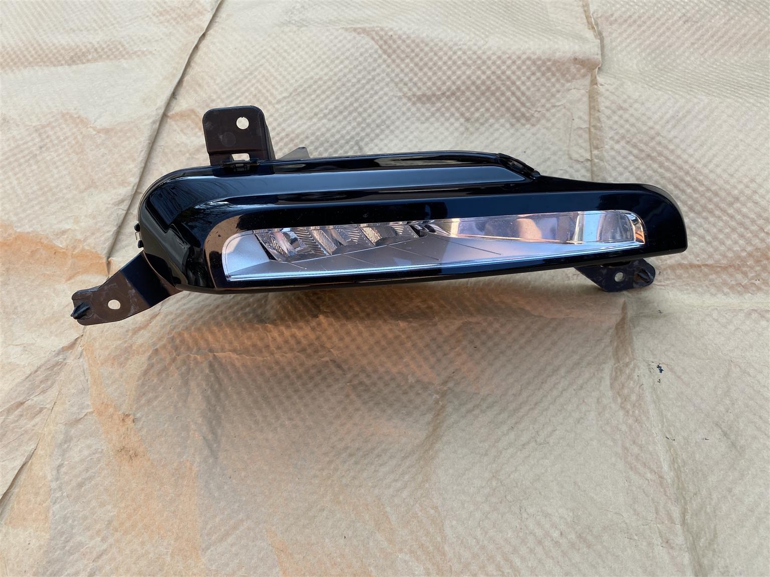 2018 RANGE ROVER EVOQUE LED SPOTLIGHT RIGHT SIDE FOR SALE. IN PRISTINE CONDITION - Private Seller 2018 RANGE ROVER EVOQUE LED SPOTLIGHT RIGHT SIDE FOR SALE. IN PRISTINE CONDITION - Private Seller
