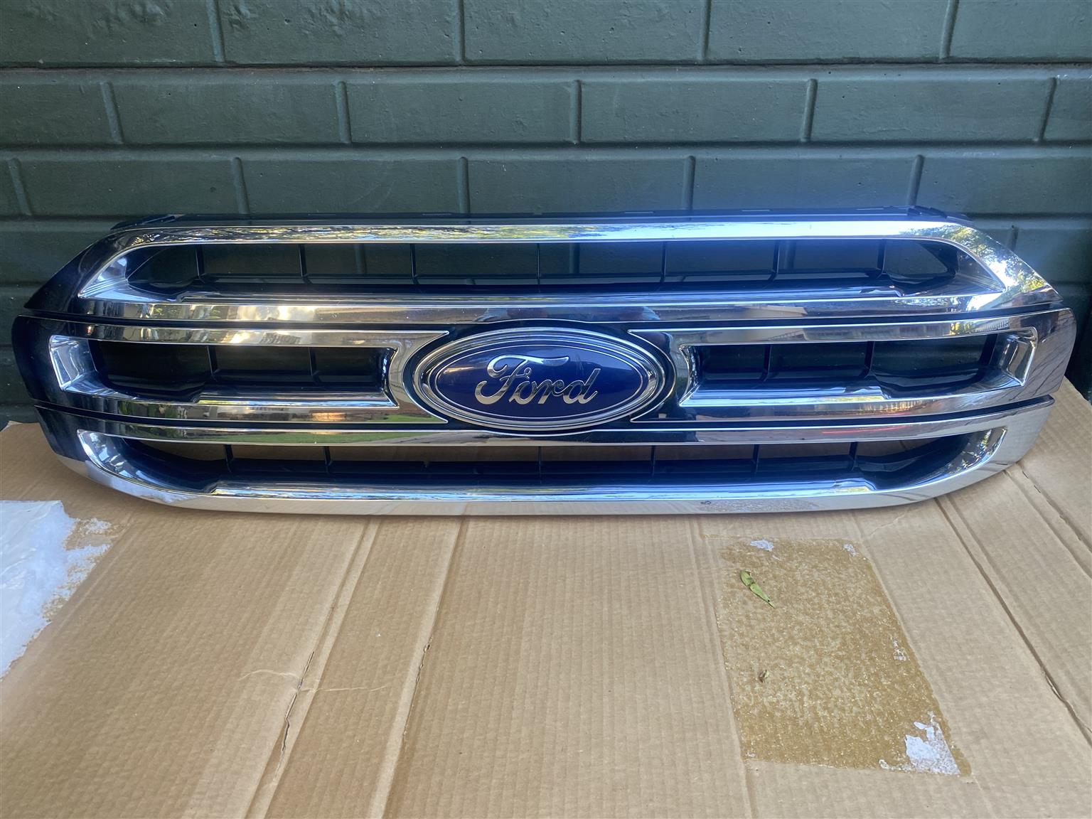 2018 FORD EVEREST RADIATOR GRILLE FOR SALE. IN PRISTINE CONDITION - Private Seller 2018 FORD EVEREST RADIATOR GRILLE FOR SALE. IN PRISTINE CONDITION - Private Seller
