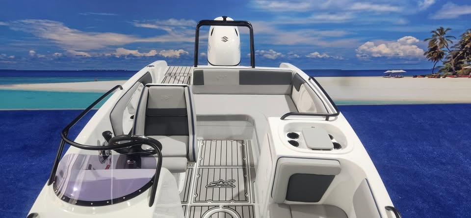 2025 XF 179 BOWRIDER WET DECK