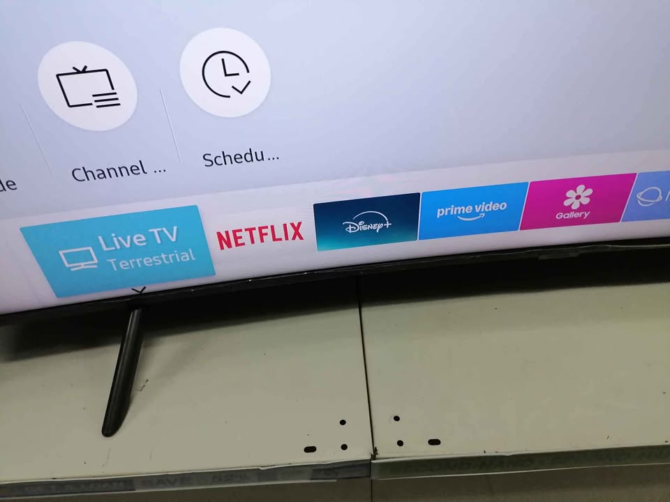SAMSUNG 55" CURVE SMART TV
