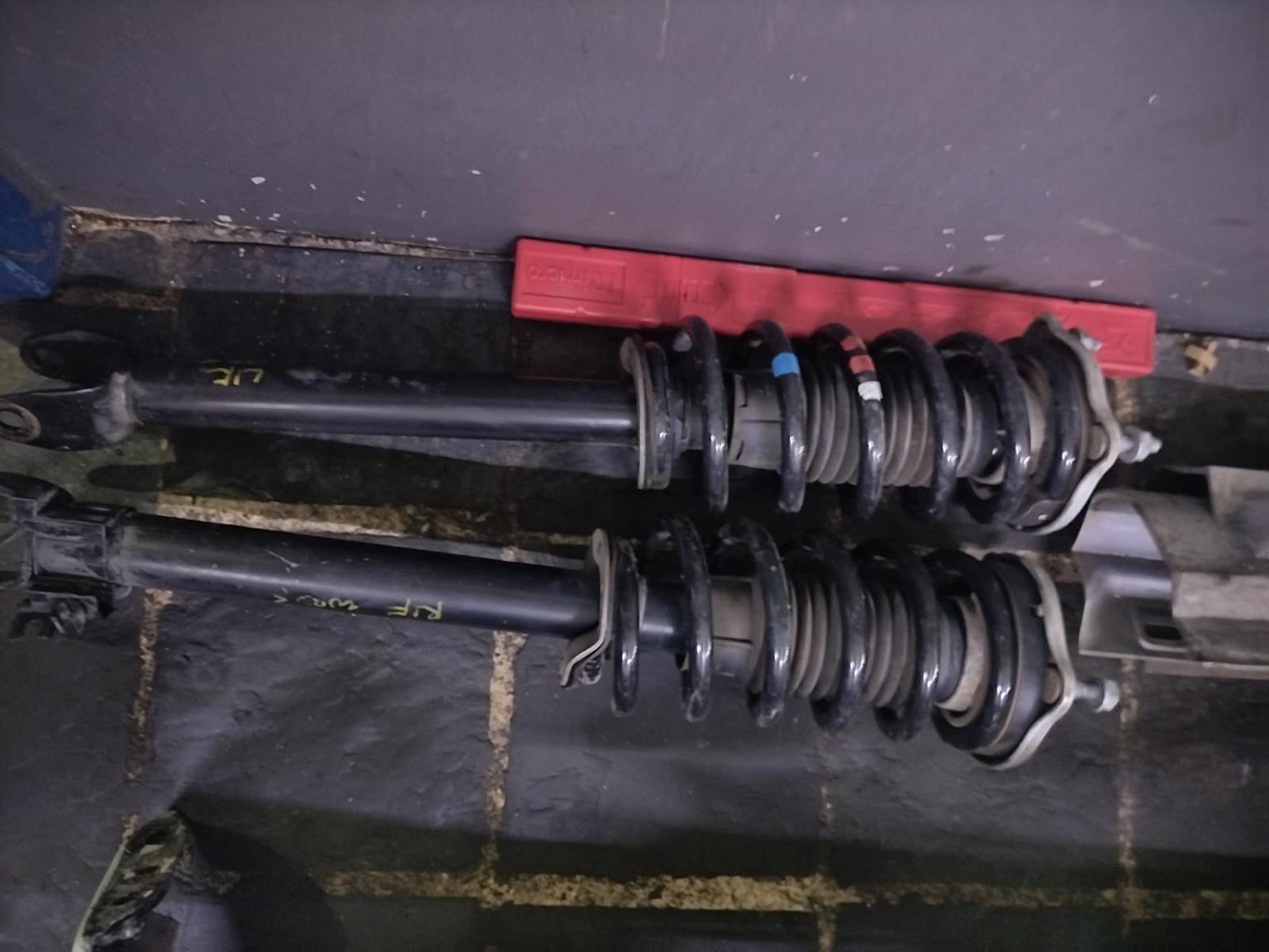 Mercedes-Benz C200 W205 Shock Absorbers for Sale – OEM Suspension Parts - Private Seller