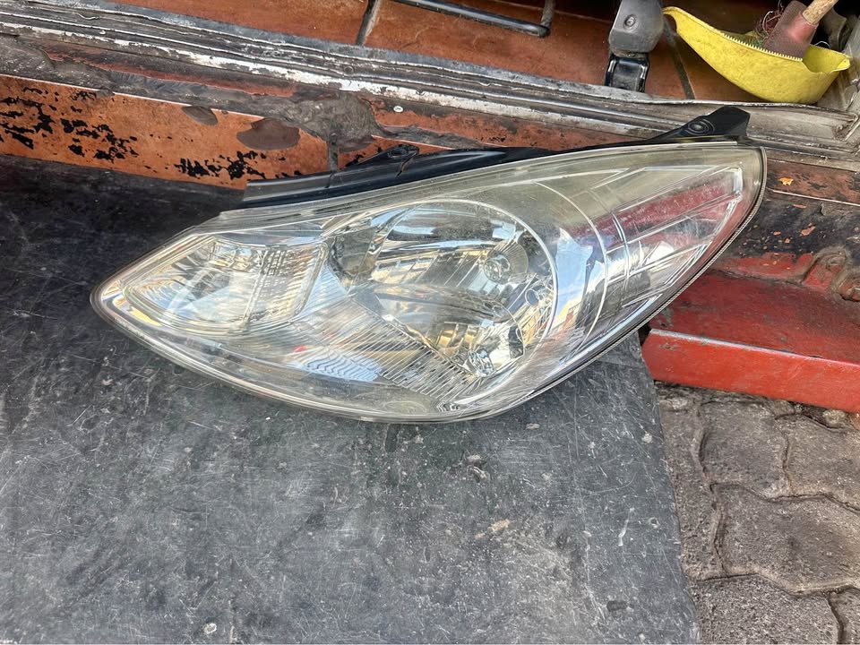 2008-2011 Hyundai i10 left side headlight - Private Seller 2008-2011 Hyundai i10 left side headlight - Private Seller