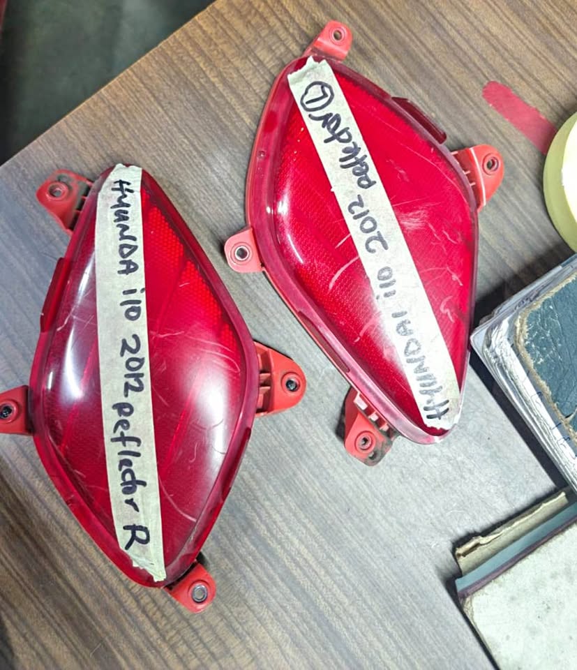 Hyundai i10 back bumper reflectors 2012 - Private Seller Hyundai i10 back bumper reflectors 2012 - Private Seller