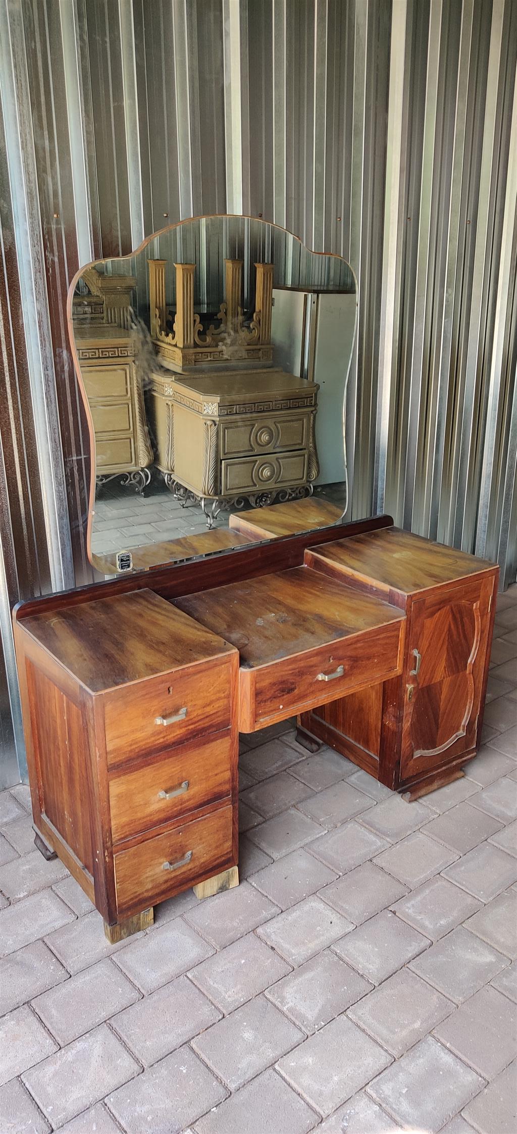 Antique Dresser with Mirror | Junk Mail Marketplace Antique Dresser with Mirror | Junk Mail Marketplace