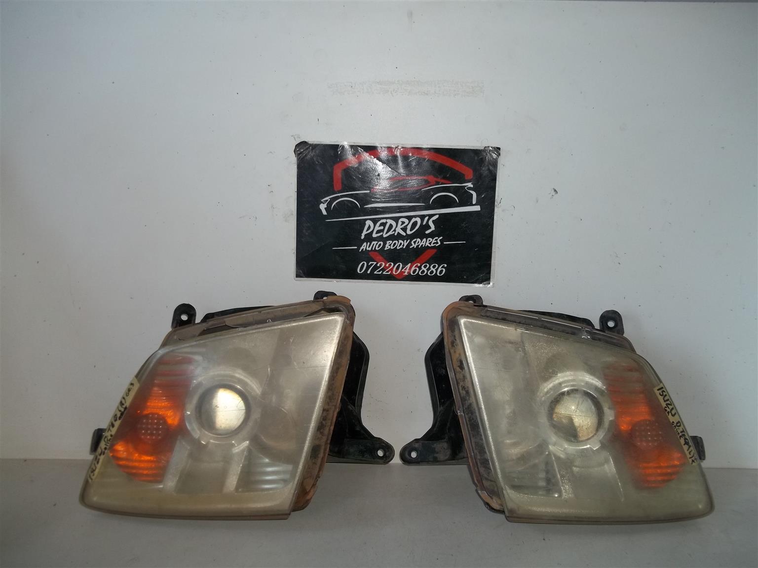 Isuzu D-TEQ '05-'12 L&R headlights (Pair) - Private Seller Isuzu D-TEQ '05-'12 L&R headlights (Pair) - Private Seller