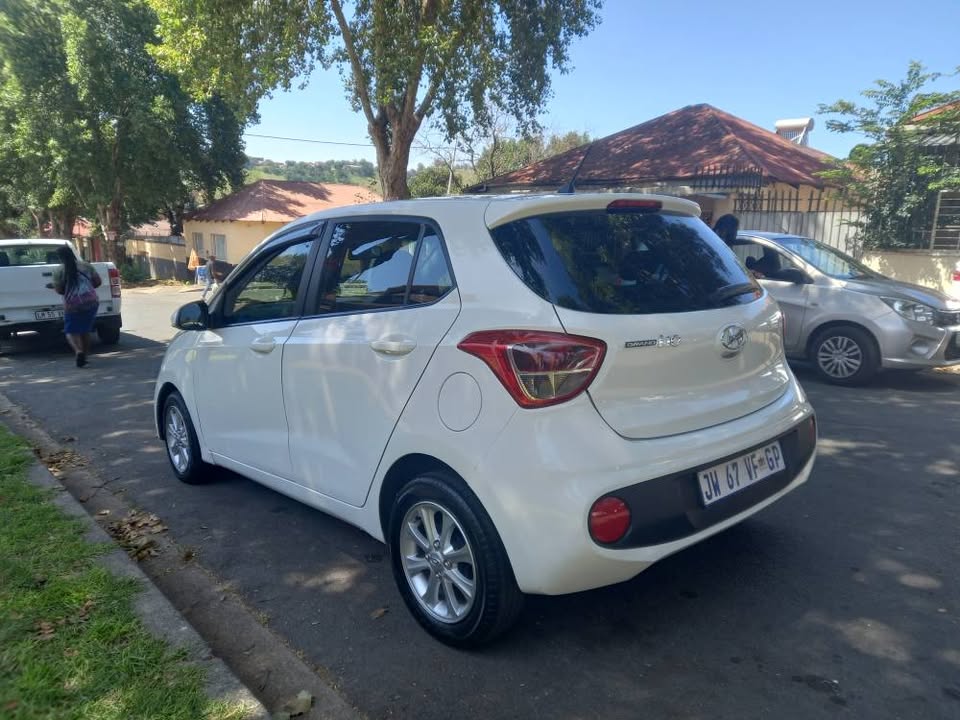 2018 Hyundai i10 GRAND 1.2 Petrol, Manual Transmission, White Color, Mileage