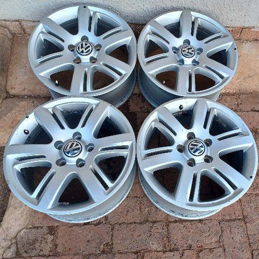 OEM Amarok rim