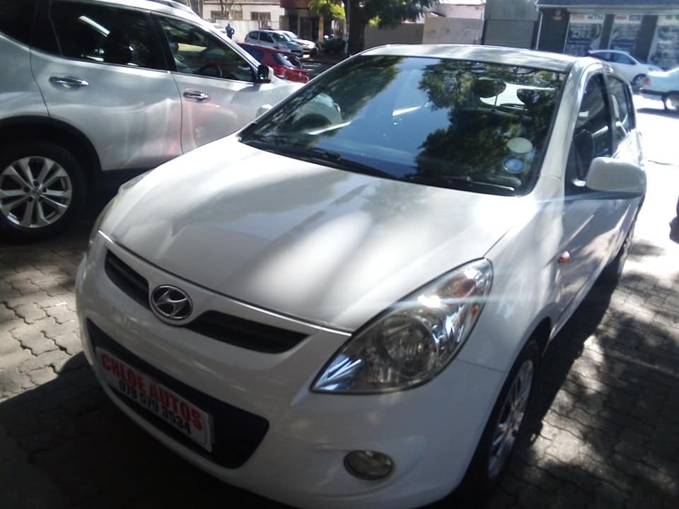 2012 Hyundai i20 1.4Fluid Manual white color. 83000km