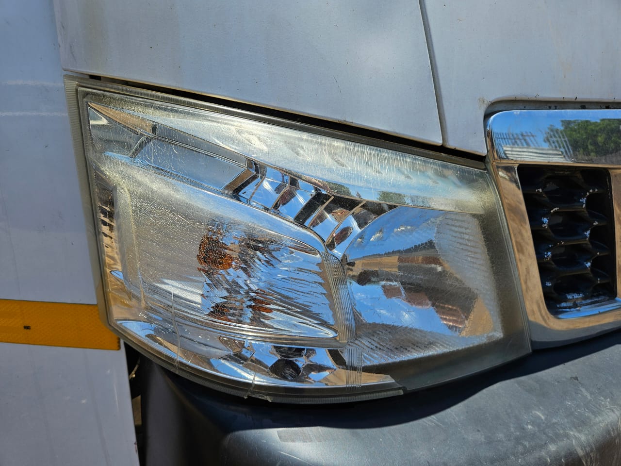 2017 Nissan NV350 headlights for sale used – like new