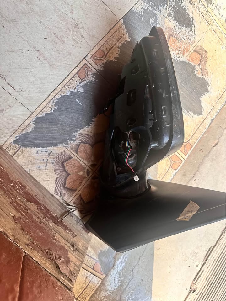 Hyundai accent right side mirror - Private Seller Hyundai accent right side mirror - Private Seller
