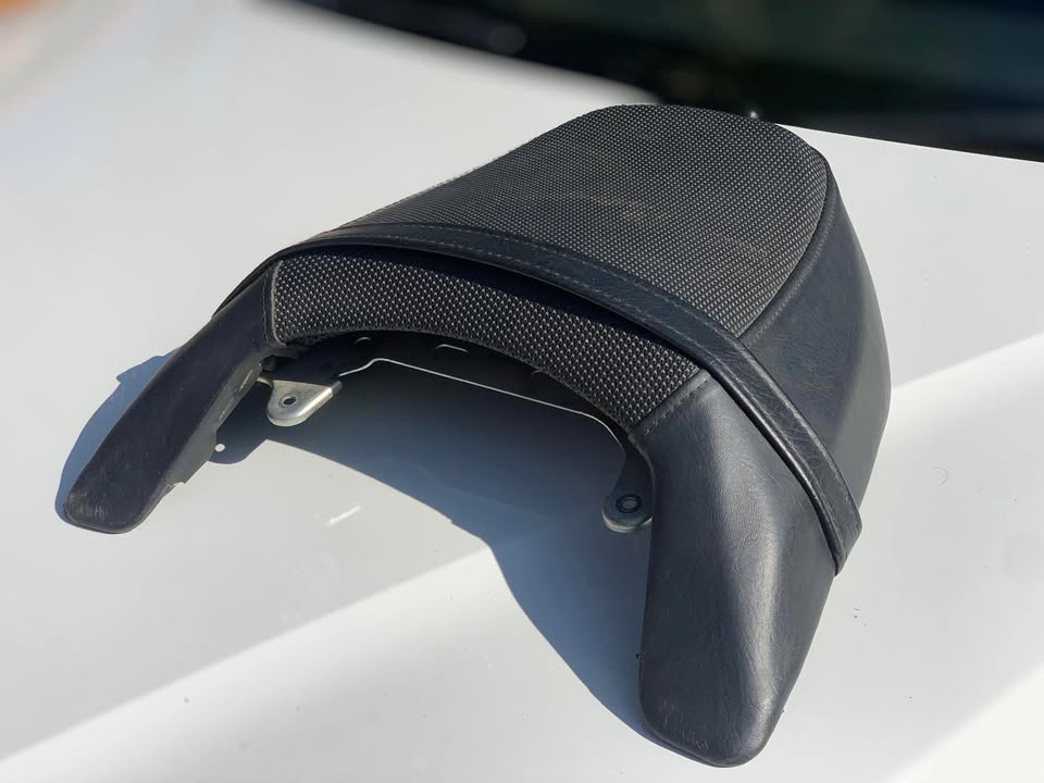 BOULEVARD REAR PILION SEAT