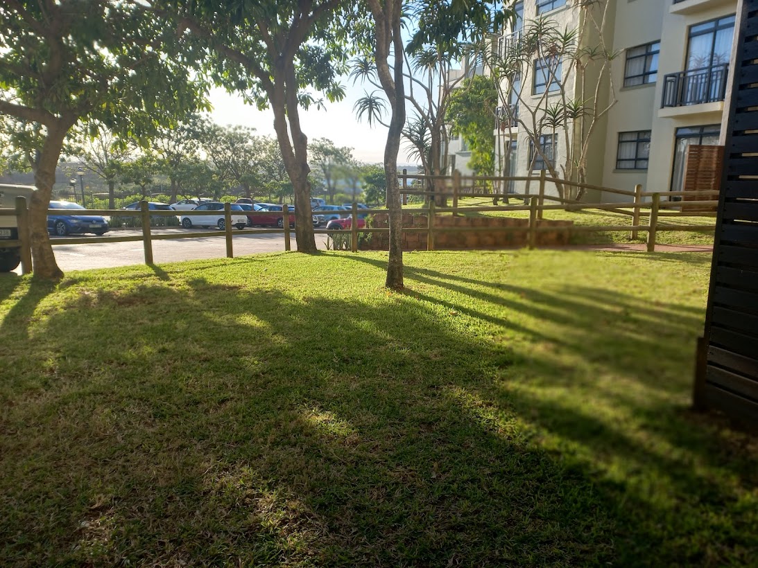 Bachelor apartment in Umhlanga. Kitchen, BIC, Lounge, etc. Junk Mail