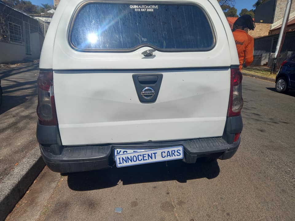 2014 NISSAN NP200 BAKKIE 1.5 ENGINE DIESEL, MANUAL, CANOPY, WHITE COLOR, MILEAGE 80000KMS