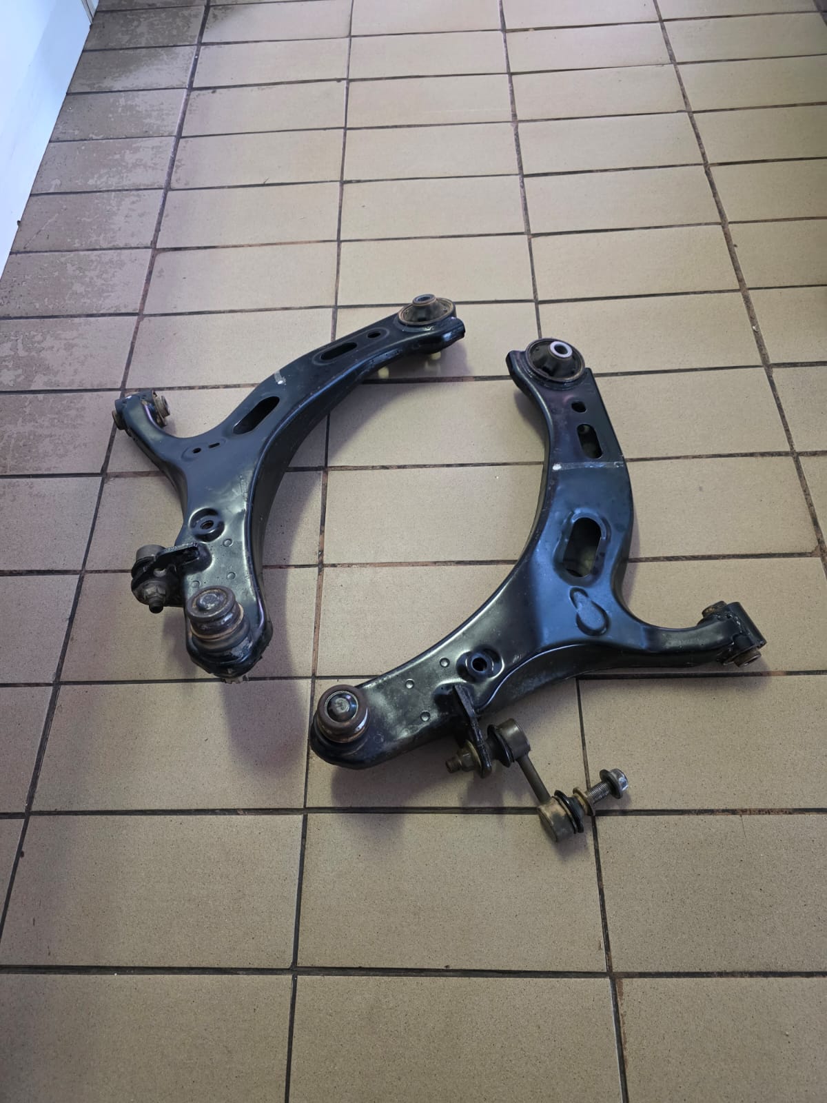 2013 SUBARA OUTBACK 2.0TDI CONTROL ARMS LEFT AND RIGHT - Private Seller 2013 SUBARA OUTBACK 2.0TDI CONTROL ARMS LEFT AND RIGHT - Private Seller