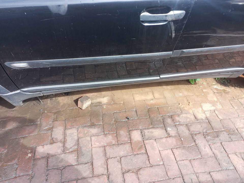 VOLVO XC90 2008 LEFT DOOR PANEL AVAILABLE DELIVERY AVAILABLE COUNTRY WIDE - Private Seller VOLVO XC90 2008 LEFT DOOR PANEL AVAILABLE DELIVERY AVAILABLE COUNTRY WIDE - Private Seller