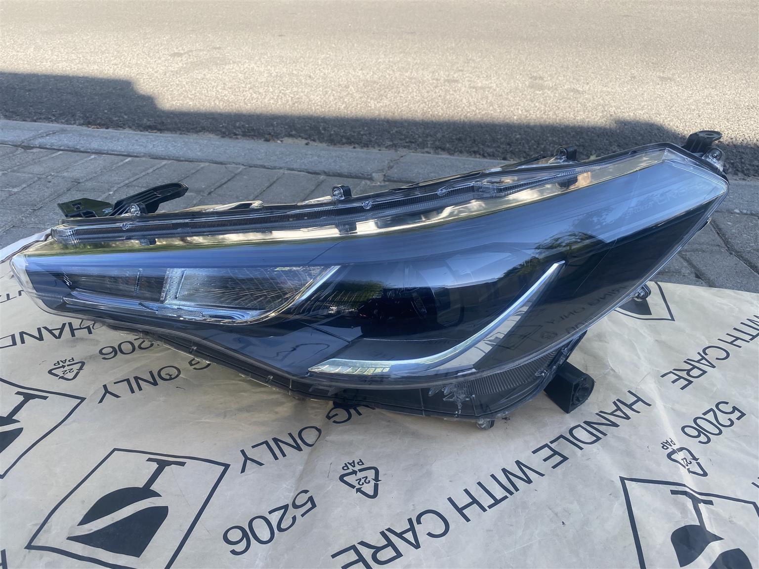 2024 TOYOTA COROLLA CROSS HALOGEN HEADLIGHT LEFT SIDE FOR SALE 2024 TOYOTA COROLLA CROSS HALOGEN HEADLIGHT LEFT SIDE FOR SALE