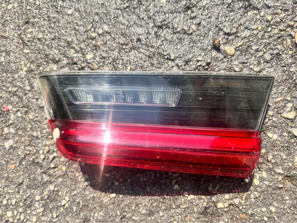 BMW M3 G80 G20 Taillight Inner Lid Right LED OEM - Private Seller BMW M3 G80 G20 Taillight Inner Lid Right LED OEM - Private Seller