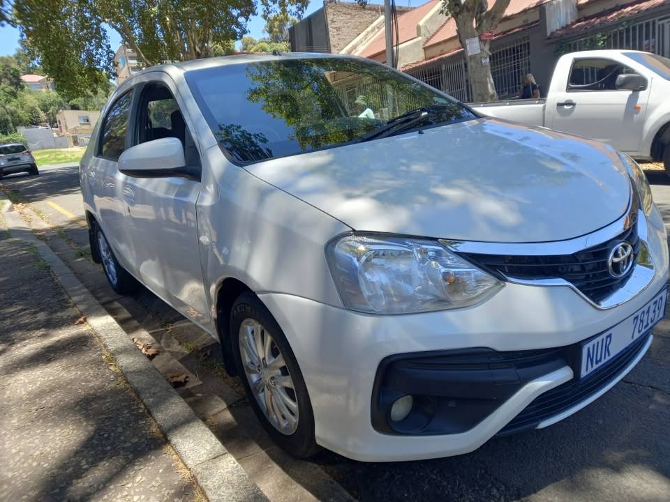 2015 TOYOTA ETIOS SEDAN 1.5 ENGINE PETROL, MANUAL TRANSMISSION, MILEAGE 84000KMS