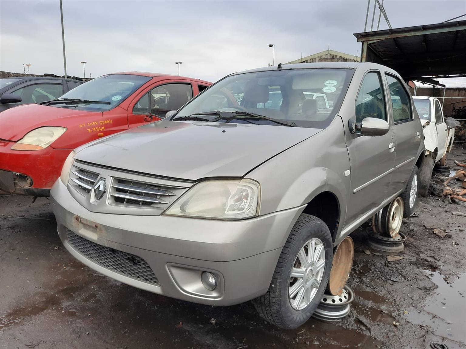 2009 Renault Logan 1.6 8valve - Stripping for Spares.
