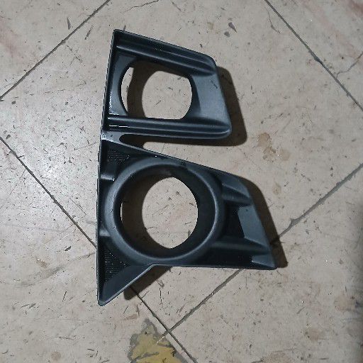 Isuzu Bakker foglight cover