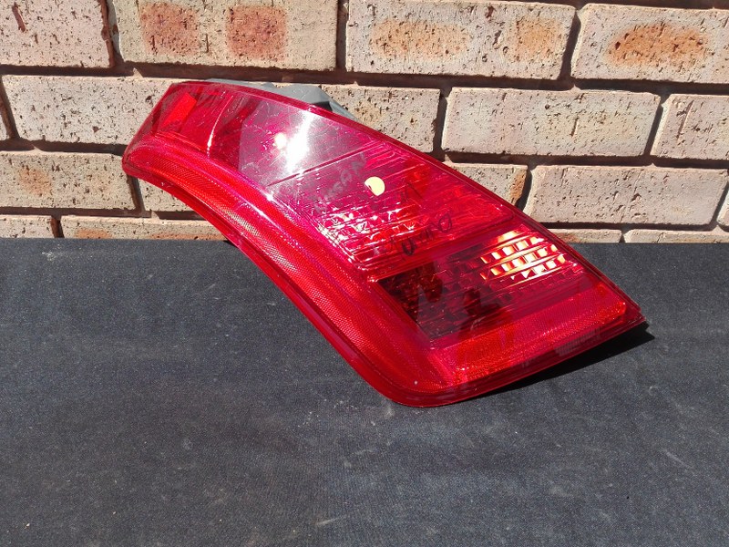 Nissan Murano Left Taillight - Private Seller Nissan Murano Left Taillight - Private Seller