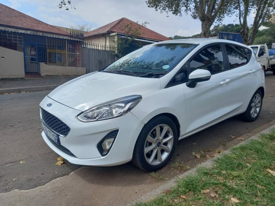 2018 FORD FIESTA 1.5 PETROL, MANUAL, WHITE, SERVICE BOOK, SPARE KEY,