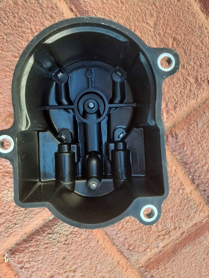 TOYOTA 4Y DISTRIBUTOR CAP. BRAND NEW. FOR VARIOUS OTHER CARS TOO. - Private Seller TOYOTA 4Y DISTRIBUTOR CAP. BRAND NEW. FOR VARIOUS OTHER CARS TOO. - Private Seller
