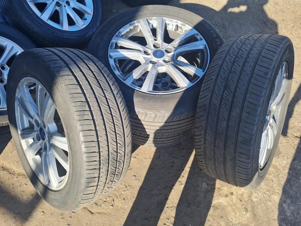 Ford kuga original alloy mags size 17+tyres - Private Seller Ford kuga original alloy mags size 17+tyres - Private Seller