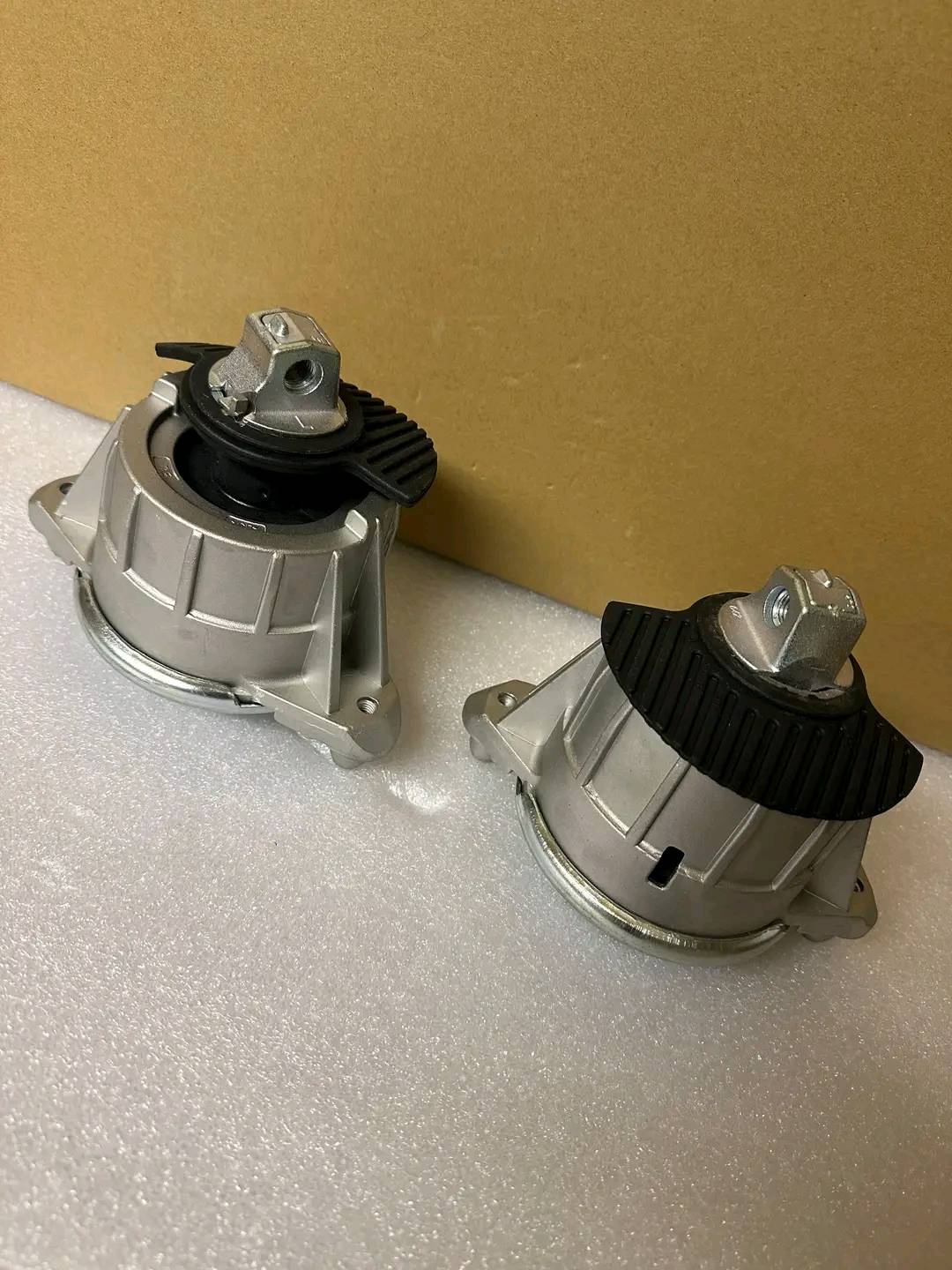 NEW ENGINE MOUNTINGS L&R FOR M156/M278/M157 ENGINE - Private Seller