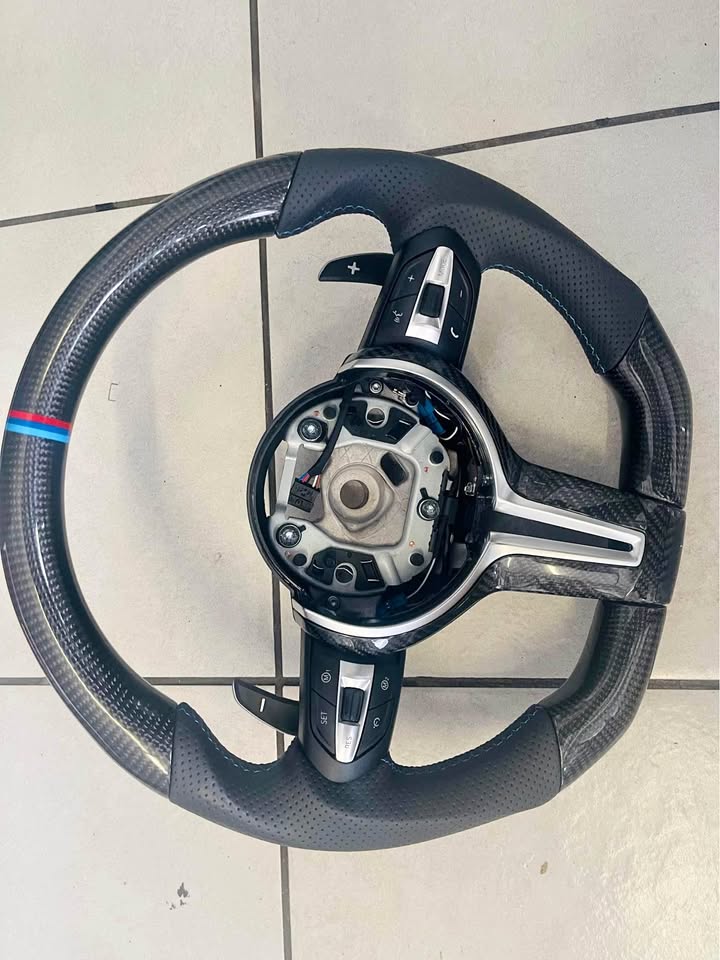 BMW F10 F06 FO7 F11 F12 F13 F01 F02 F03 M5 M6 Carbon Fiber M Steering Wheel BMW F10 F06 FO7 F11 F12 F13 F01 F02 F03 M5 M6 Carbon Fiber M Steering Wheel